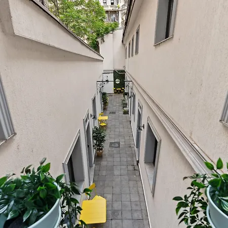 Old Town Quad 布加勒斯特