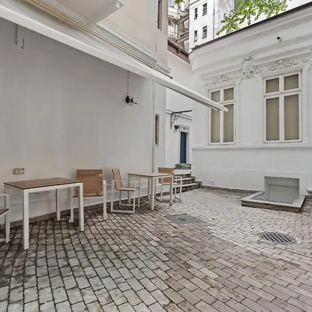 Old Town Quad Бухарест